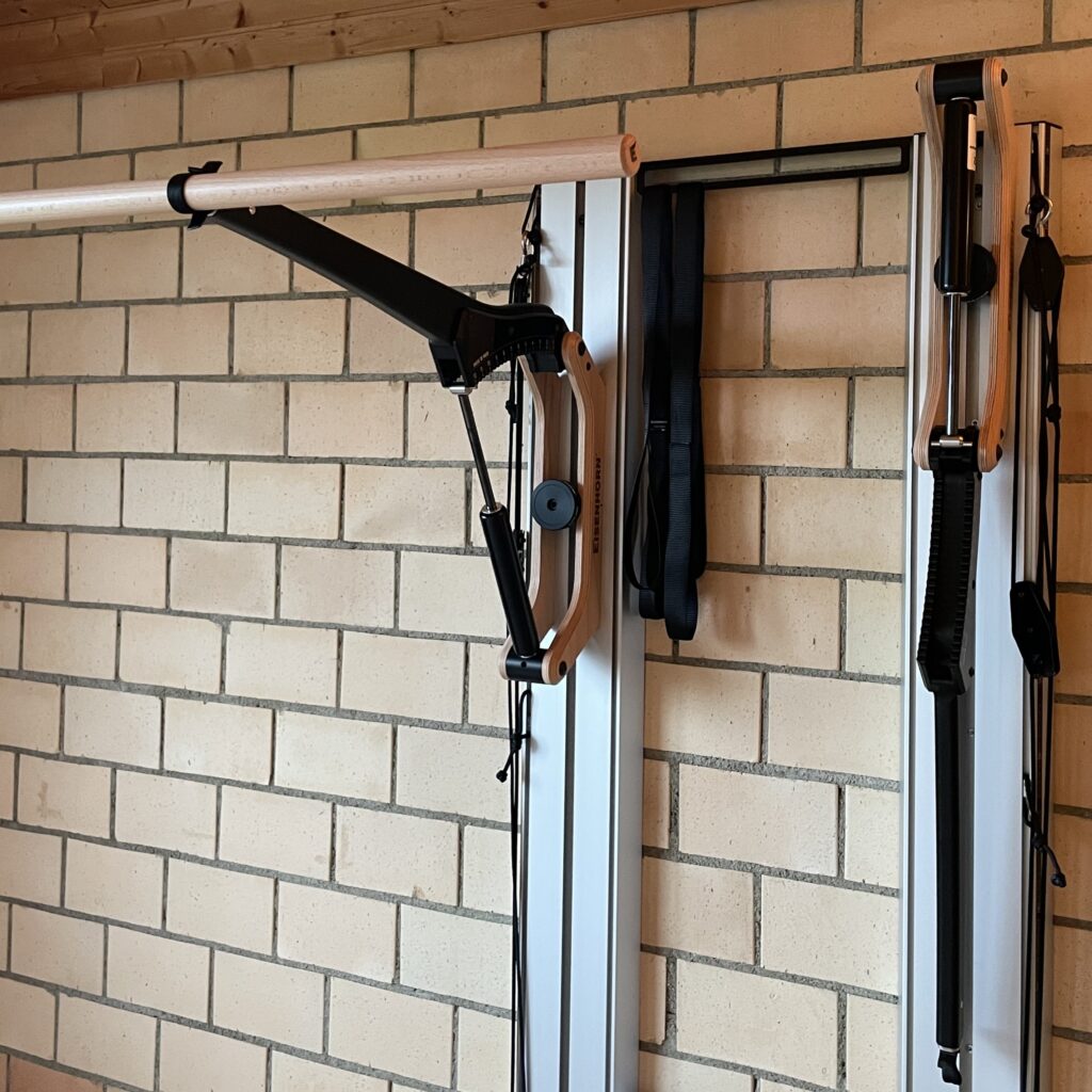 Eisenhorn Kraftstation in doppelter Ausführung für vielfältiges, gesundes und effektives Krafttraining im Gym Studio von Jo Angele in Wigoltingen/Thurgau.