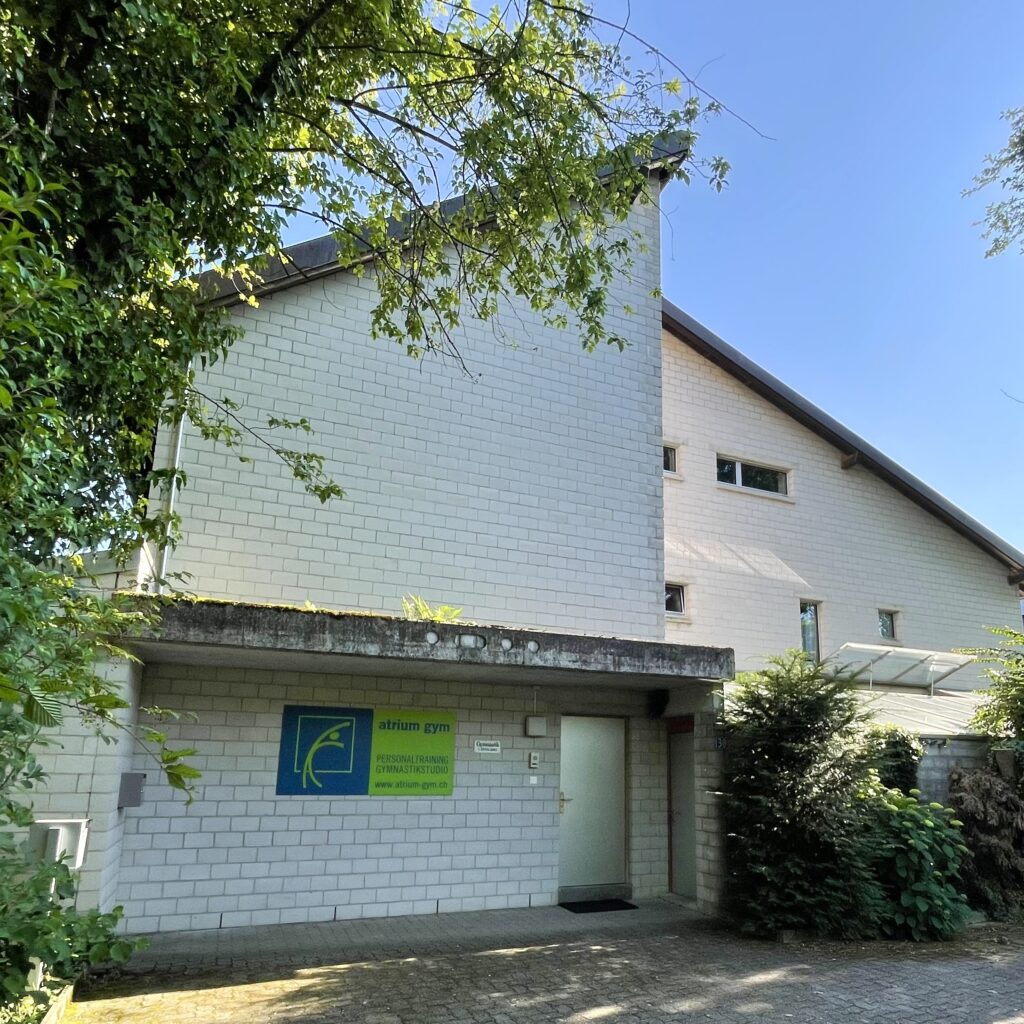 Aussenansicht Eingang zum Atrium Gym in Wigoltingen im Thurgau