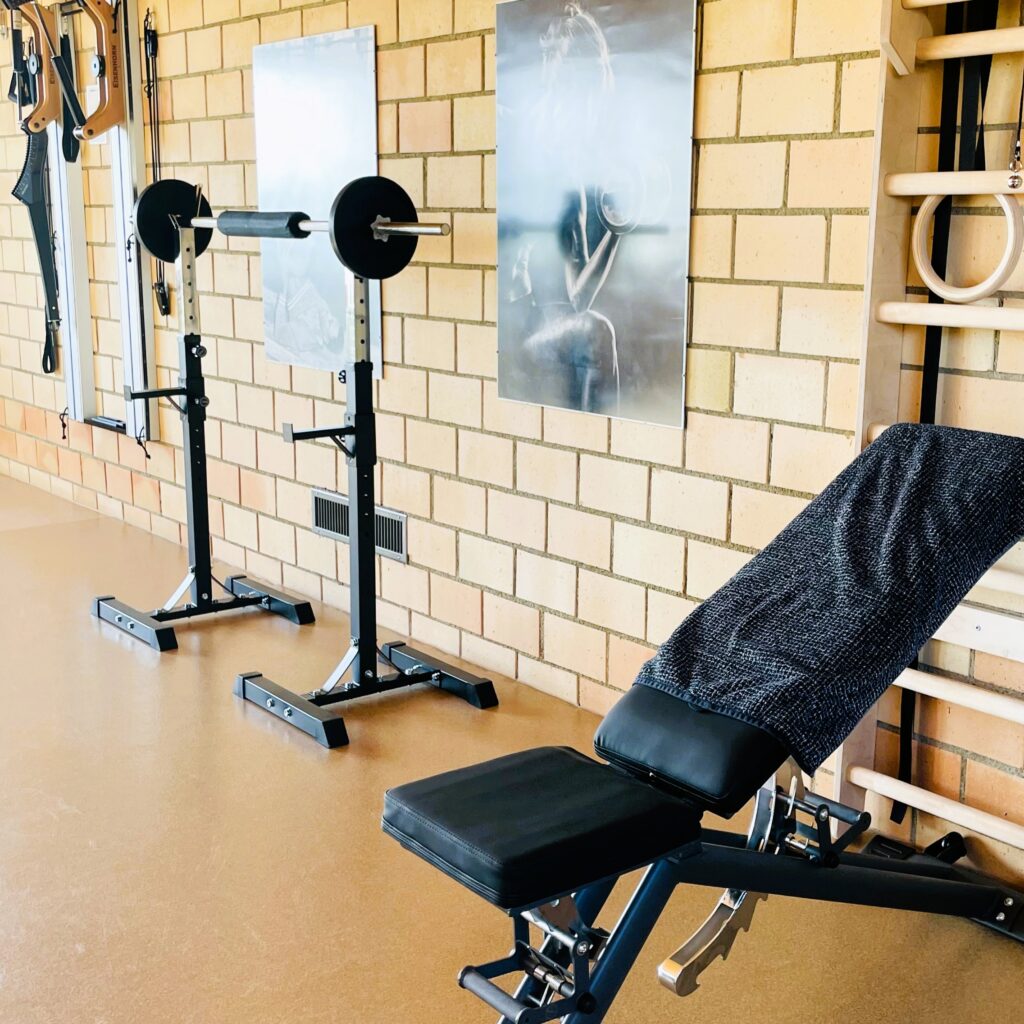 Langhantel und Bank im Studio Atrium Gym in Wigoltingen/Thurgau für individuelles Personaltraining